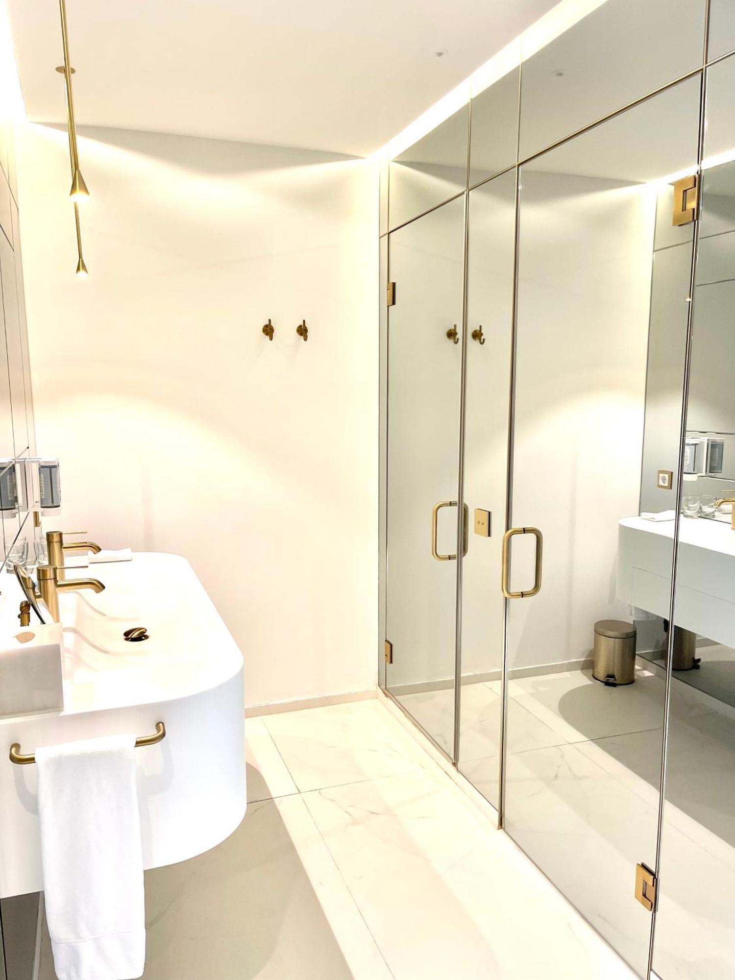 Luxury Suites & Apartments Mondrian Market Square II Varşovia Cameră foto